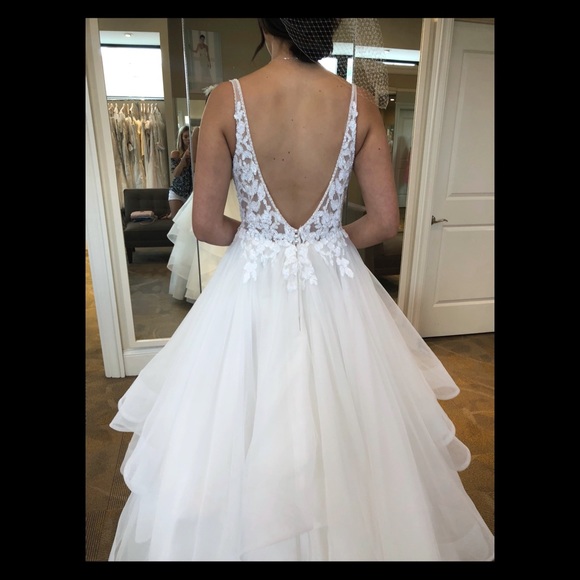 New Unaltered Wedding Dress - Picture 5 of 6